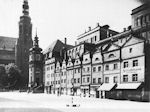 Rynek - pnocna cz placu z widocznym ratuszem - zdjcie z okresu 1900 - 1940